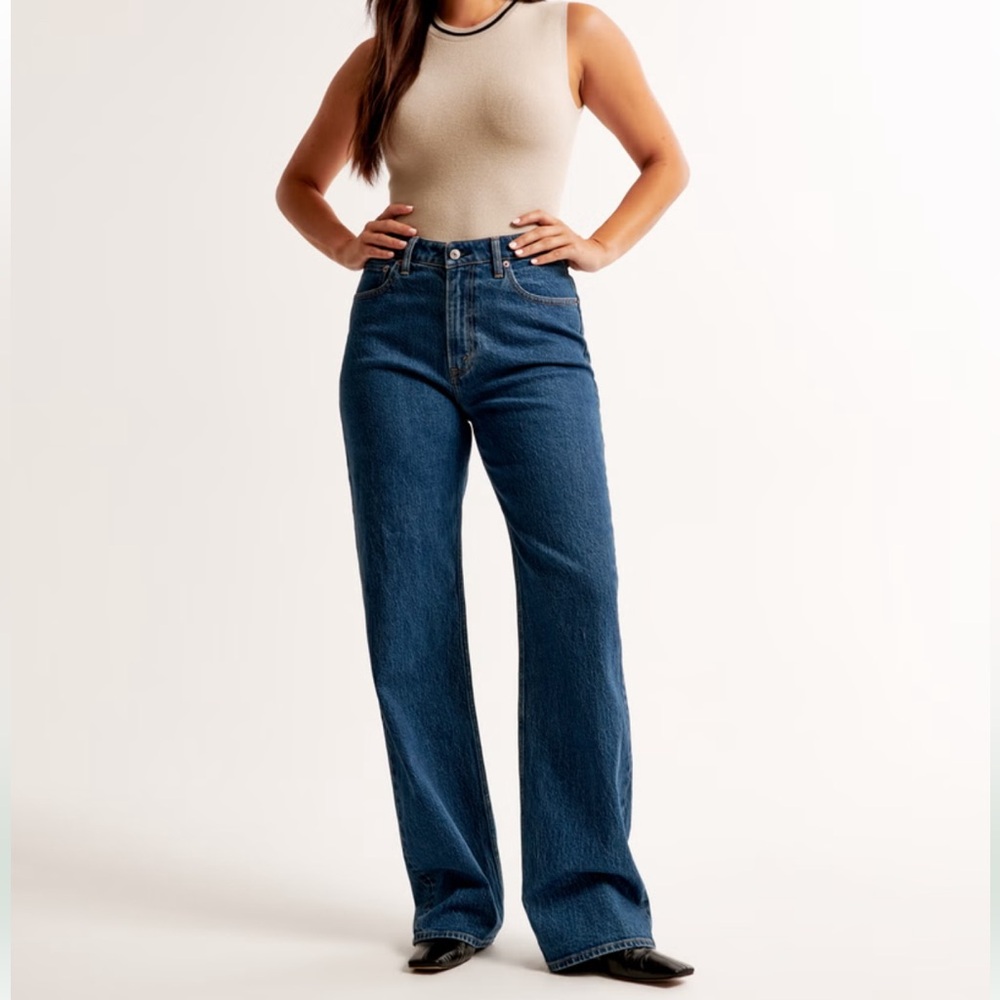 Abercrombie Curve Love High Rise 90s Relaxed Jean, sz 30